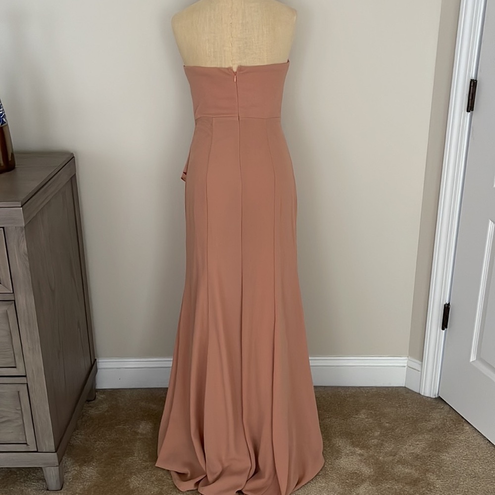 Woman’s Gown - Picture 2 of 2